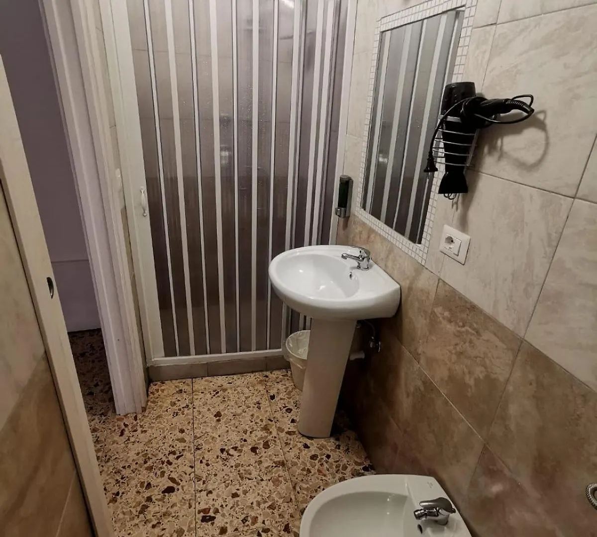 Catania Airport Room Bagno Privato In Camera Oda ve Kahvaltı